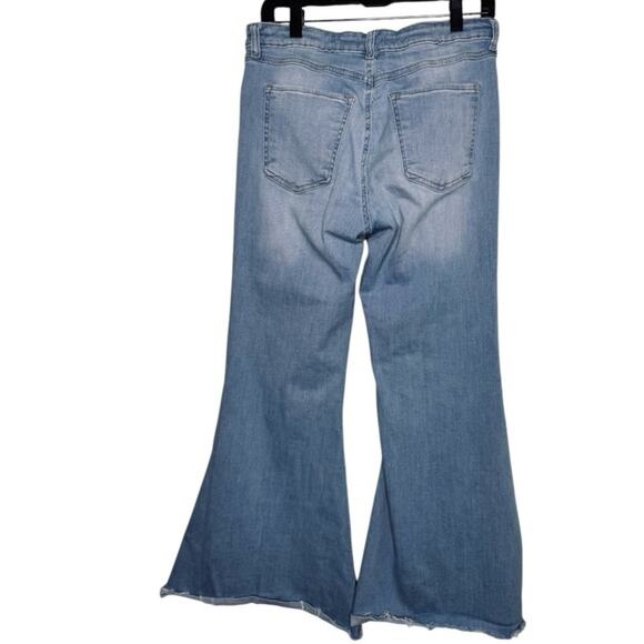 Forever 21 Frayed Faded Super Flared Jeans Size 30 - Picture 3 of 8